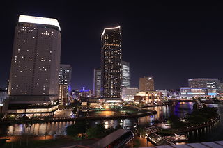横浜ワールドポーターズ ルーフガーデンの夜景スポット写真（5）class=