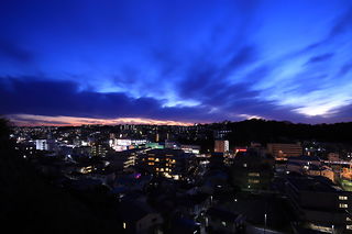 稲荷坂の夜景スポット写真（3）class=