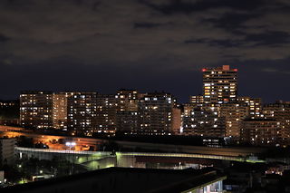 横浜横須賀道路と能見台方面の夜景