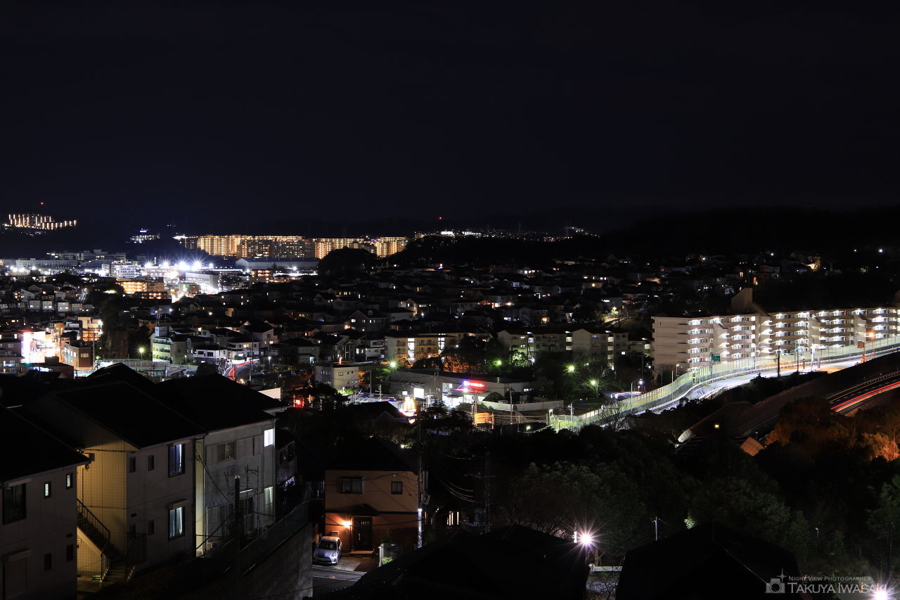 横須賀道路と能見台駅周辺の夜景