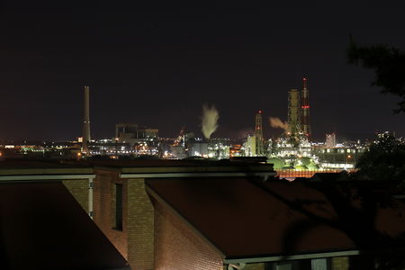 JXエネルギー根岸製油所の工場夜景を望む