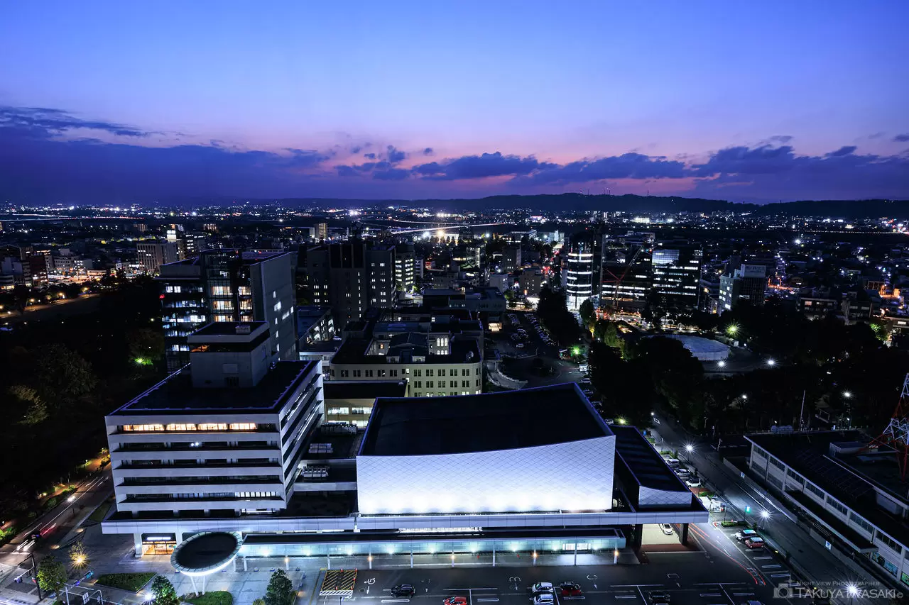 富山市役所 展望塔の夜景（富山県富山市）