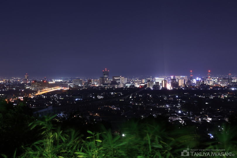 呉羽山公園 桜の広場展望台の夜景スポット写真（1）