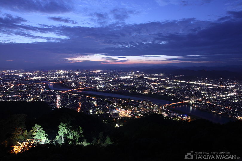 金華山展望台の夜景スポット写真（1）
