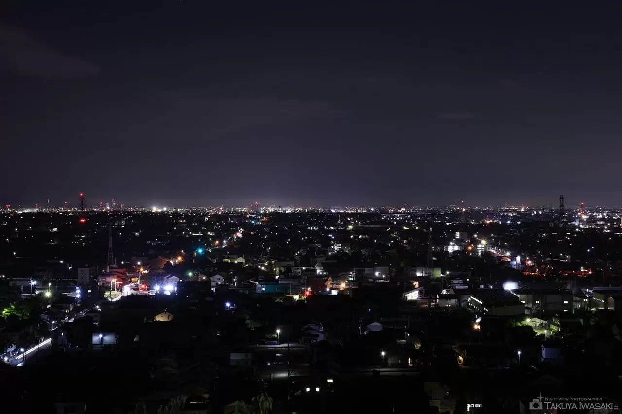 金生山化石館前 駐車場の夜景（岐阜県大垣市）
