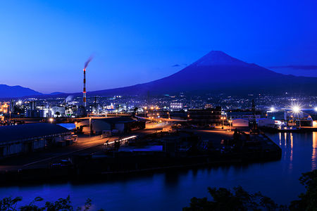 富士と港の見える公園の夜景スポット写真（1）class=