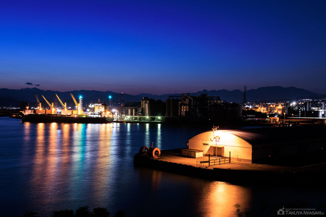 富士と港の見える公園の夜景スポット写真（3）