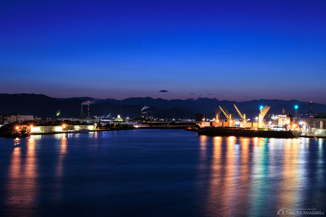 富士と港の見える公園の夜景スポット写真（4）