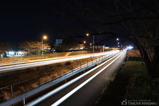 西富士道路を走る車の光跡