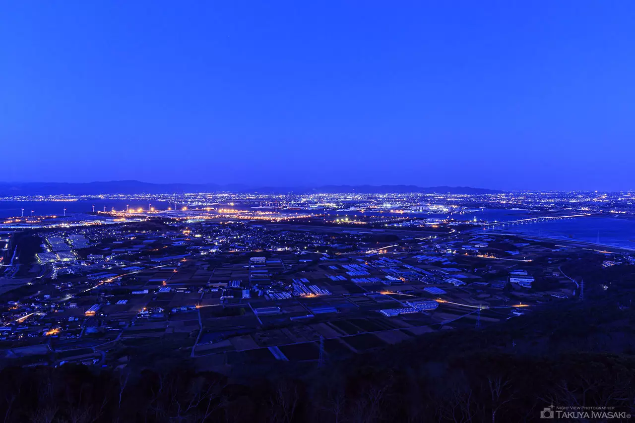 蔵王山展望台の夜景（愛知県田原市）