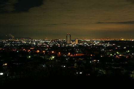 樟葉周辺の住宅街の夜景を望む