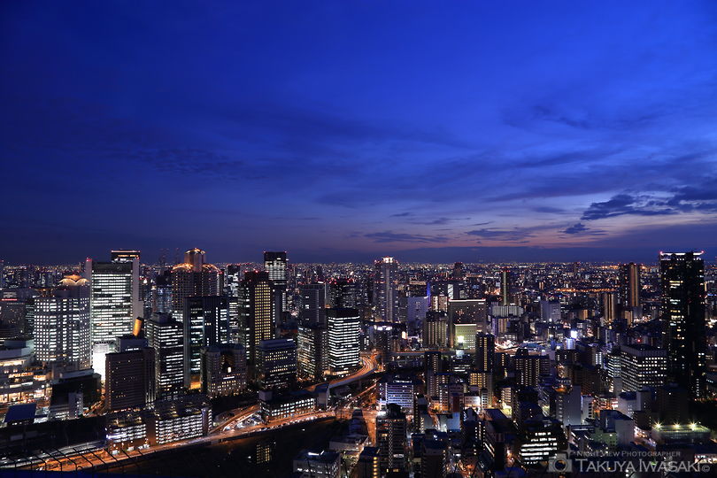 梅田スカイビル 空中庭園展望台の夜景スポット写真（2）