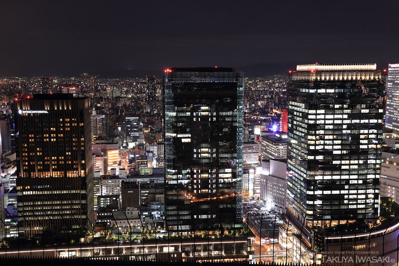 梅田スカイビル 空中庭園展望台の夜景スポット写真（3）