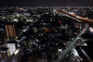 東大阪市役所 22階展望ロビーの夜景スポット写真（3）class=