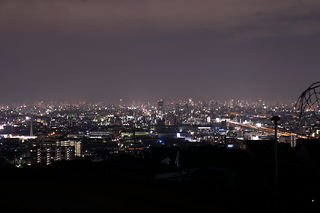 大阪平野の夜景を望む