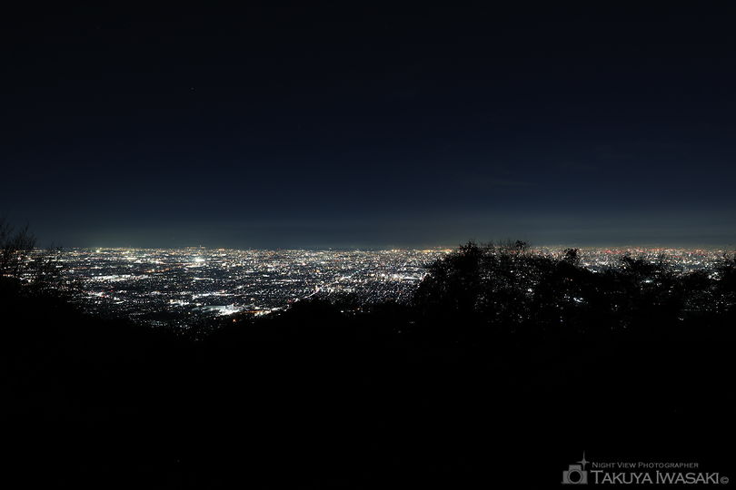 山頂展望台（十三峠駐車場）の夜景スポット写真（1）