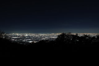 山頂展望台（十三峠駐車場）の夜景スポット写真（1）class=