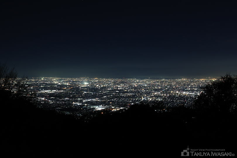 山頂展望台（十三峠駐車場）の夜景スポット写真（2）