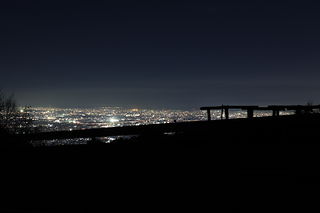 山頂展望台（十三峠駐車場）の夜景スポット写真（3）class=