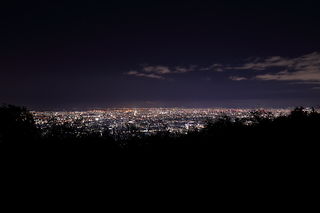 高安山の夜景スポット写真（1）class=
