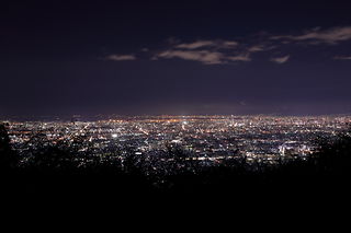 高安山の夜景スポット写真（2）class=