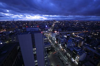 堺市役所の夜景スポット写真（1）class=