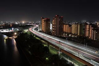 泉大津PA 展望ルームの夜景スポット写真（1）class=