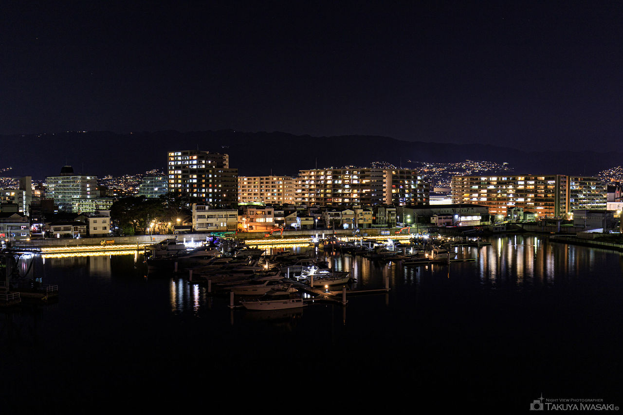 西宮マリーナを望む