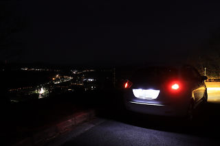 車と夜景