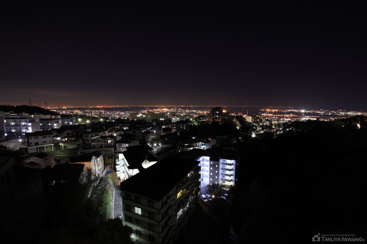大阪・神戸方面の夜景を一望する
