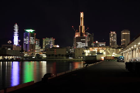 新港第二突堤の夜景スポット写真（3）class=