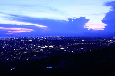 神戸・明石方面の住宅街の夜景