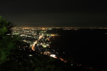 大阪・神戸方面の夜景を望む