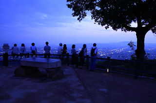 若草山の夜景スポット写真（3）class=