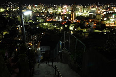 両城の200階段の夜景スポット写真（2）class=