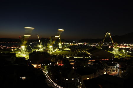 造船場のクレーンを中心とした夜景