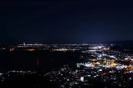 日峯神社の夜景