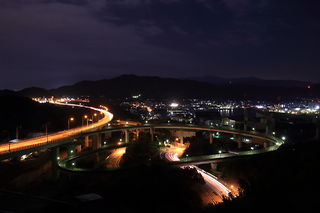 国道161号線と砂場町方面の夜景