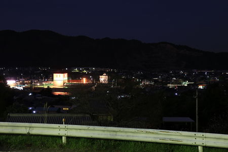 入野PA（上り）の夜景スポット写真（2）class=