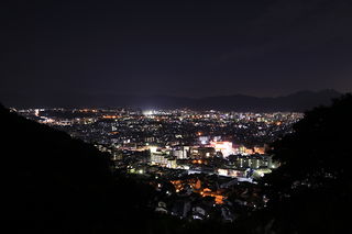 足立山山麓の夜景スポット写真（2）class=