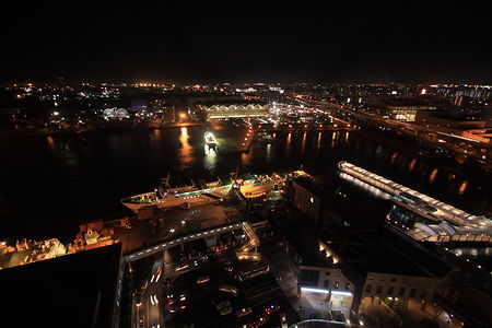 博多ポートタワーの夜景スポット写真（1）class=