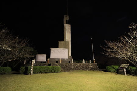 日本海海戦記念碑を望む