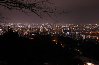 花岡山の夜景スポット写真（2）class=