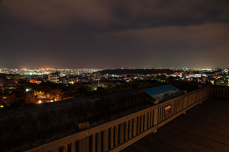 首里城 西のアザナの夜景スポット写真（4）class=