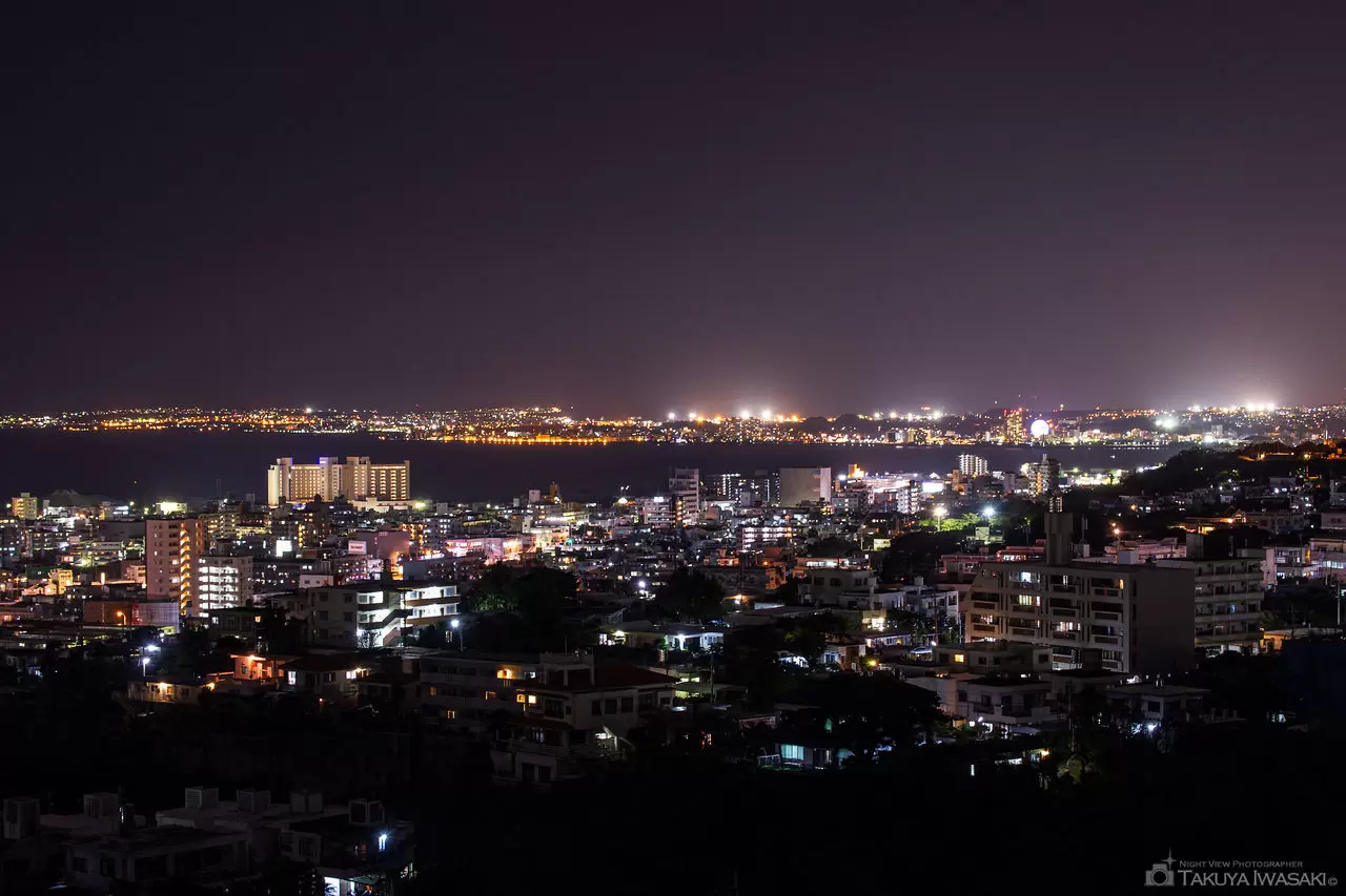 嘉数高台公園の夜景（沖縄県宜野湾市）