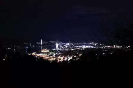 安波山公園前の夜景