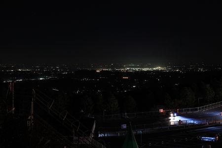 石岡市方面の夜景を望む