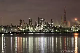 新磯子町 東京ガス 根岸LNG基地前の夜景