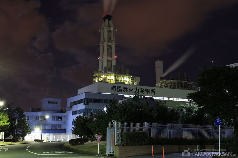 新磯子町 東京ガス 根岸LNG基地前の夜景スポット写真（4）