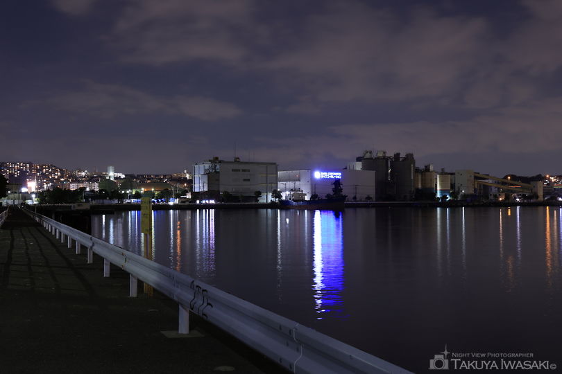 新磯子町 東京ガス 根岸LNG基地前の夜景スポット写真（6）